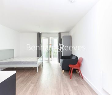 Studio flat to rent in Beaufort Square, Colindale, NW9 - Photo 1