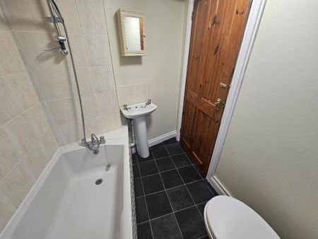 2 bedroom terraced house to rent - Photo 4
