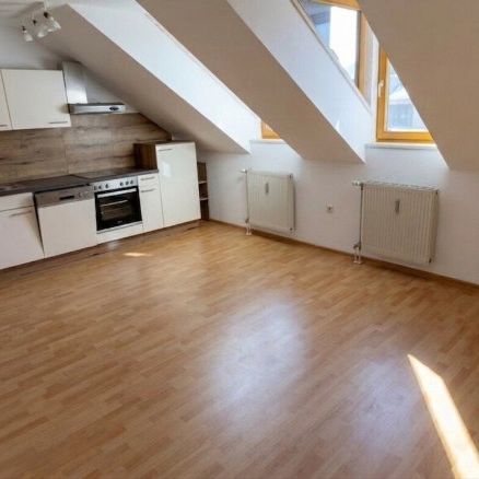 Herzige Dachgeschosswohnung nahe Montanuni Leoben! Jetzt mieten! - Photo 1
