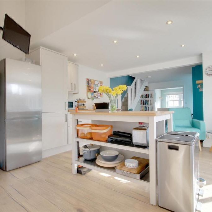 2 bedroom semi-detached house to rent - Photo 1