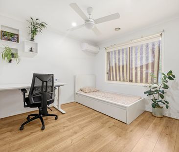 Spacious Family Home in Quiet Court Location - Photo 4