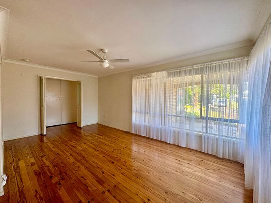 SPACIOUS 3-BEDROOM HOME IN A QUIET SPEERS POINT LOCATION - Photo 1