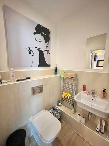 1 bedroom in a house share to rent - Photo 5