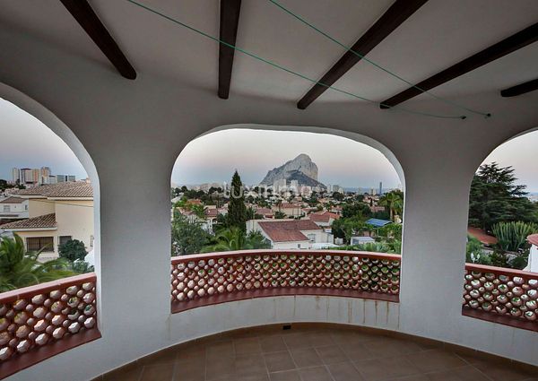 Detached villa with sea views for rent in Calpe