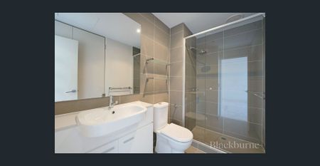 TOP FLOOR APARTMENT - Photo 2