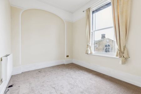 3 bedroom flat to rent - Photo 4