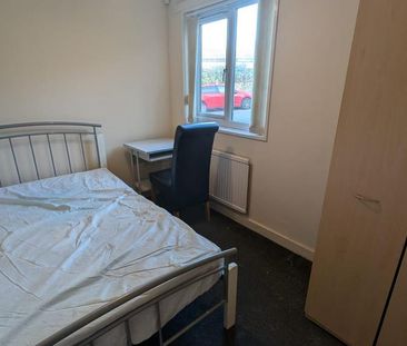 1 bedroom in a house share to rent - Photo 4