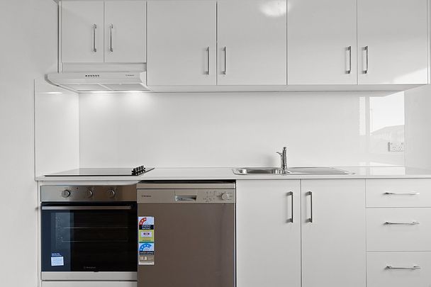 Central Position - Photo 1