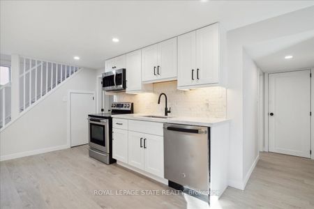 Detached Home For Lease | X8126100 - Photo 5