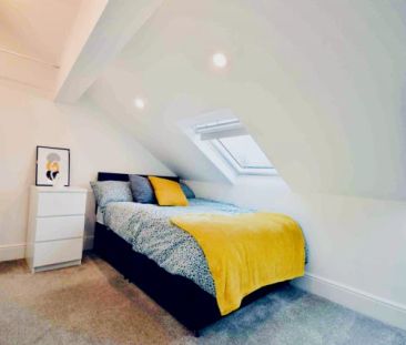 6 Beds 2 Baths - Photo 5