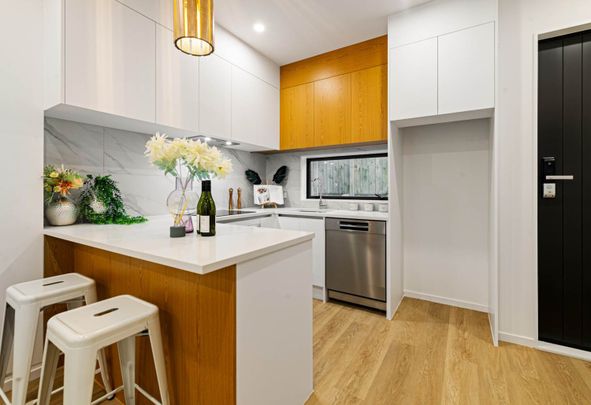 Pakuranga Heights - 2 Bedrooms with 1.5 Bathrooms - Photo 1