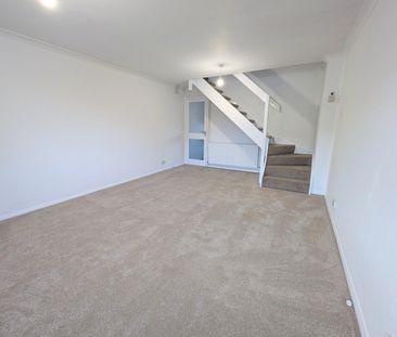 2 bed End of Terrace in Heath Way , Horsham, RH12 5XT - Photo 3