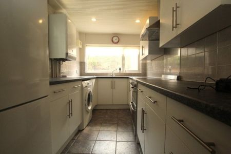 Riverside, Cambridge £1,600 pcm ⓘ The monthly or weekly payment required by the landlord. Read our glossary page , 2 bedrooms, end terrace house, to let * Tenant info - Photo 4