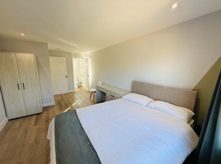 1 bedroom in a house share to rent - Photo 2