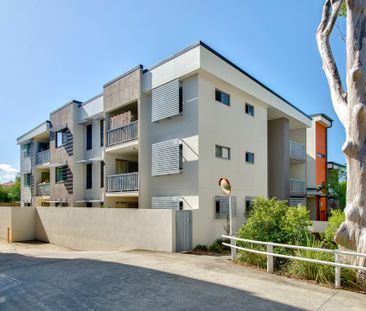 PEACEFUL LIVING IN PRIME LOCATION ! - Photo 2