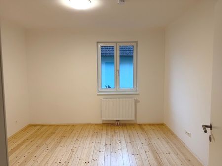 ERSTBEZUG - KOMPLETT RENOVIERTE MIETWOHNUNG MIT PARKPLATZ UND GEMEINSCHAFTSGARTEN IN GFÖHL - Photo 2