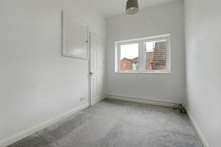 3 bedroom end of terrace house to rent - Photo 4
