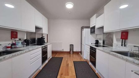 Taunton Avenue, Hounslow, TW3 - Photo 5