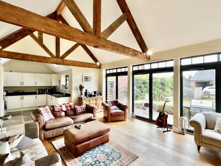 2 bedroom barn conversion to rent - Photo 2