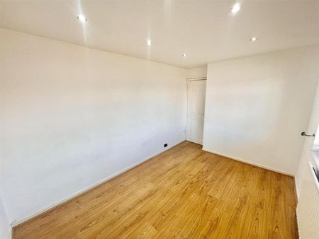 3 bedroom detached house to rent - Photo 2