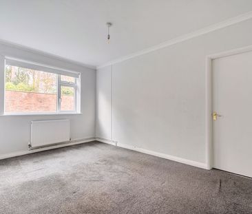 Beacon Hill Court, Hindhead, Surrey, GU26 - Photo 3