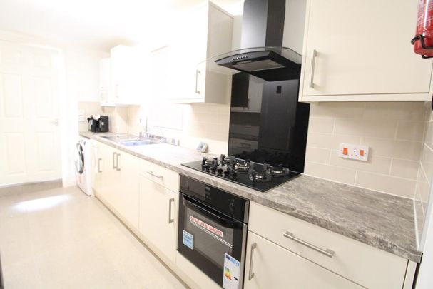1 bedroom in a house share to rent - Photo 1