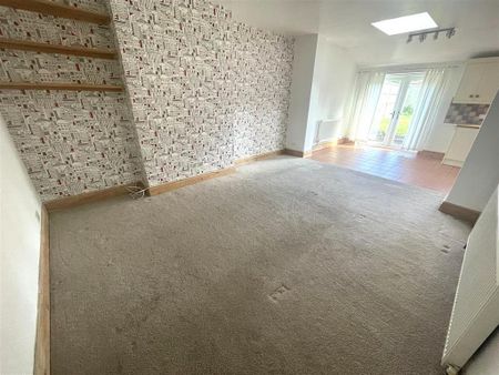 3 bedroom semi-detached house to rent - Photo 5