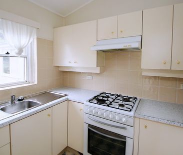 Pet-Friendly Californian Bungalow in Prime Location - Photo 1