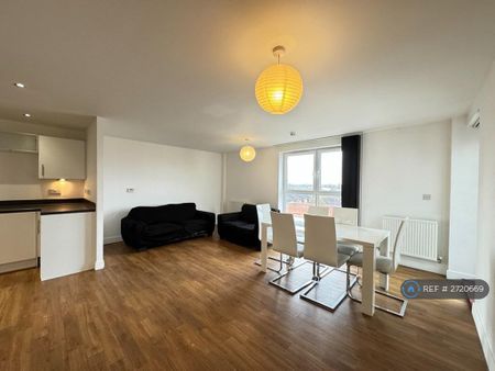 3 bedroom flat to rent - Photo 3