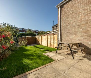 1 bedroom in a house share to rent - Photo 1