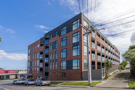 Luxury Living - Photo 4