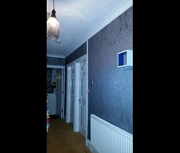 Room in a Shared House, Brentbridge Road, M14 - Photo 1