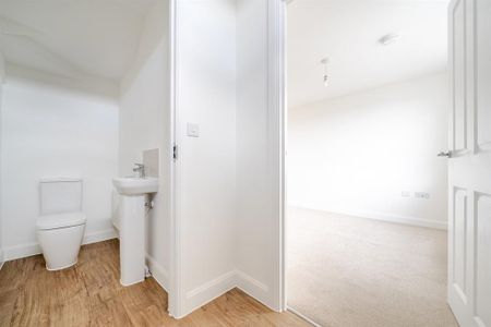 3 bedroom terraced house to rent - Photo 2