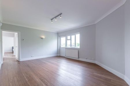 4 bedroom flat to rent - Photo 2