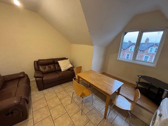 Great Apartment, 68c University Avenue, Queens Quarter, Belfast, BT7 1GY - Photo 1