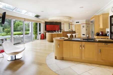 6 bedroom detached house to rent - Photo 4