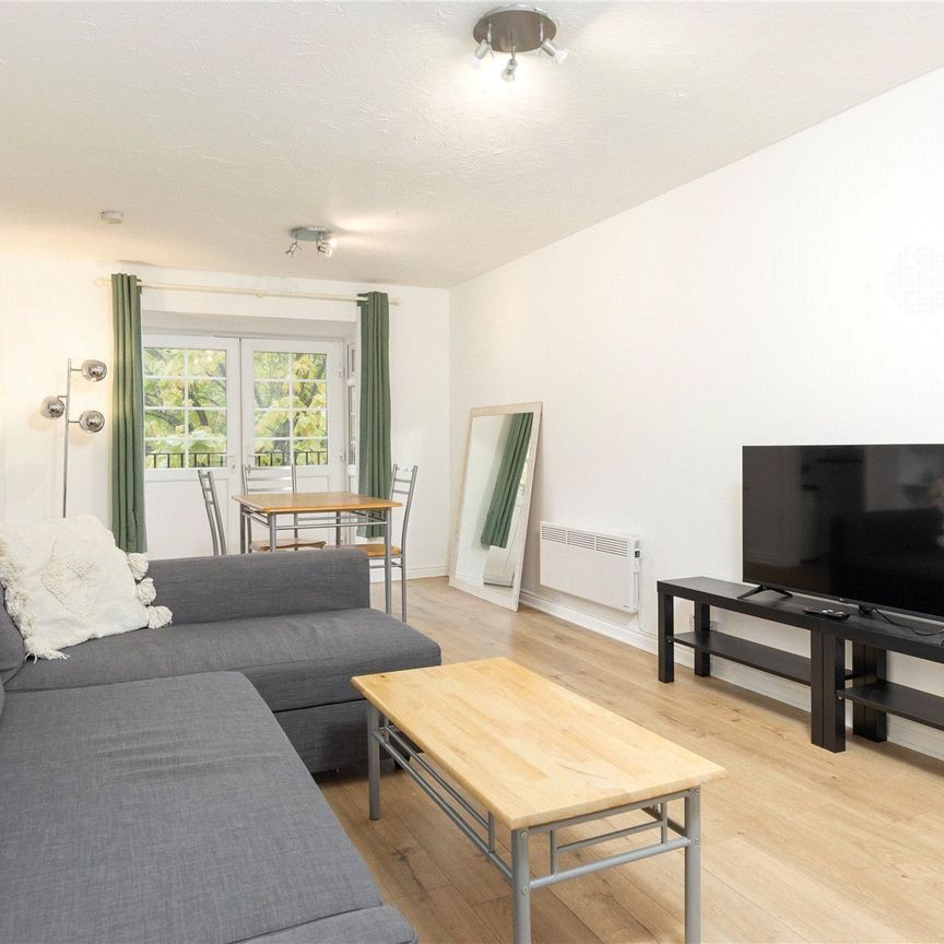 Selhurst Close, London, SW19 flat to rent - Photo 1