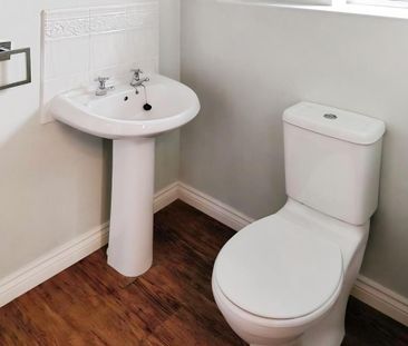 3 bedroom detached house to rent - Photo 3