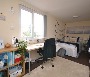 6 bed Semi-Detached House for Rent - Photo 2