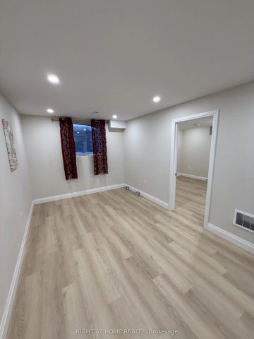 80 Chrysler Crescent #Lower - Photo 5