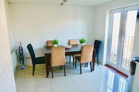 4 bedroom townhouse to rent - Photo 2