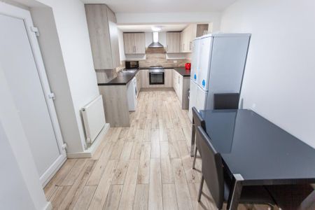 5 bedroom terraced house to rent - Photo 2