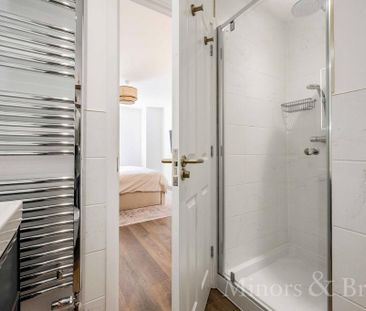 4 bedroom detached house to rent - Photo 2