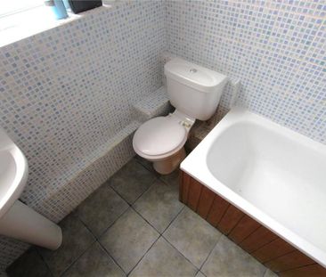 4 bedroom terraced house to rent - Photo 2