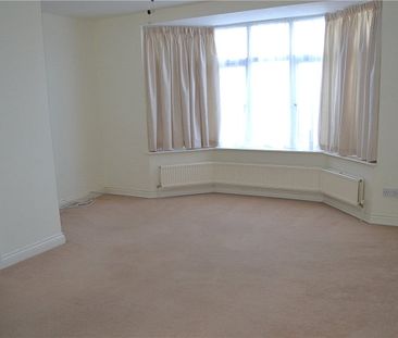 Spacious light and airy 2 bedroom split level maisonette in a centr... - Photo 2
