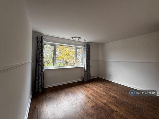 4 bedroom semi-detached house to rent - Photo 1