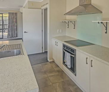 Stokes Valley Living - Photo 4