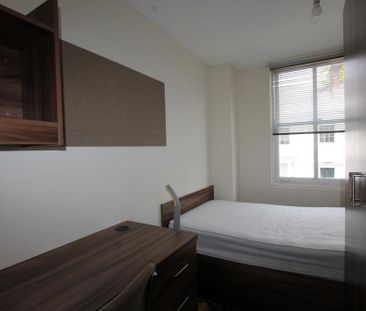 4 bedroom flat to rent - Photo 4