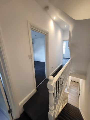 4 bedroom terraced house to rent - Photo 3