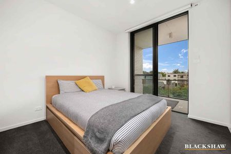 One-bedroom apartment located in the sought after suburb - Photo 2